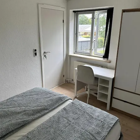 Bed & Breakfast Spacious Bright With Garden And Free Parking